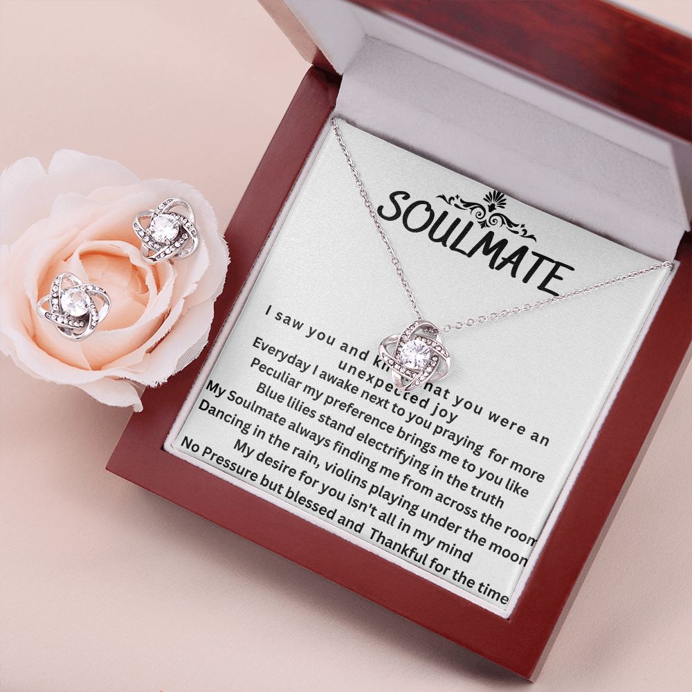 LOVE KNOT NECKLACE SET
