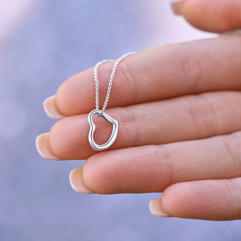 DELICATE HEART NECKLACE